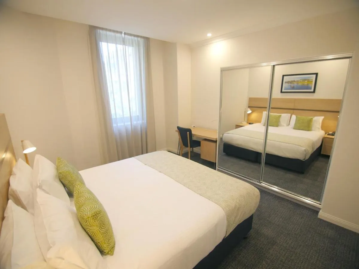 Quality Apartments Adelaide Central 4*,