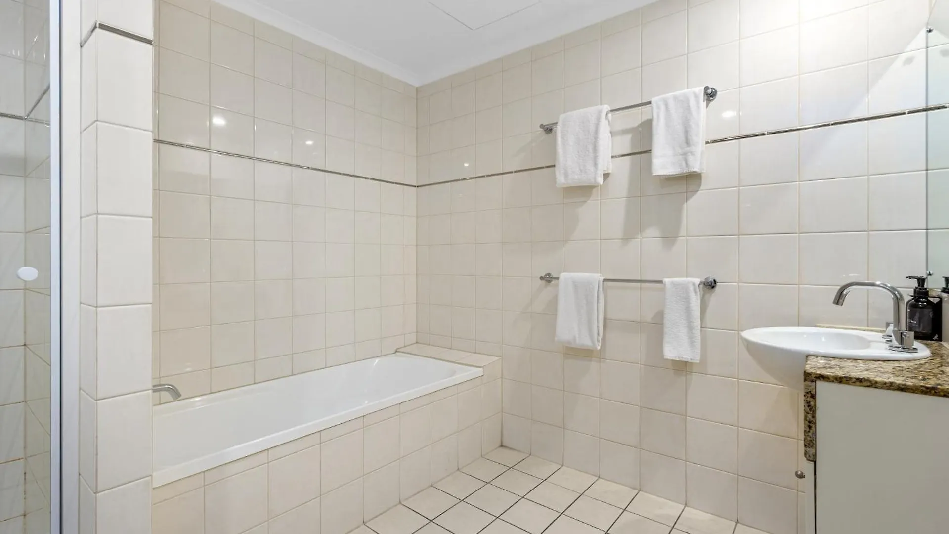 Aparthotel Quality Apartments Adelaide Central