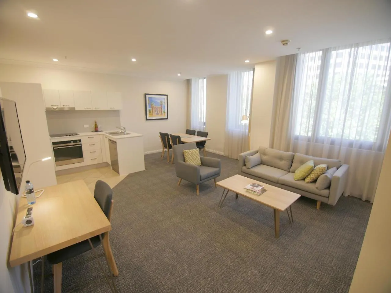 Quality Apartments Adelaide Central 4*,