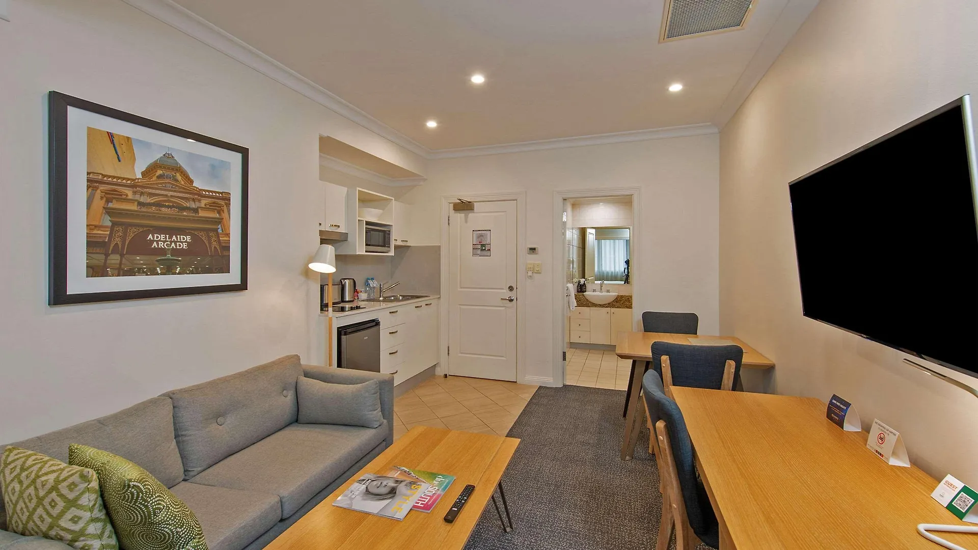 Quality Apartments Adelaide Central 4*,