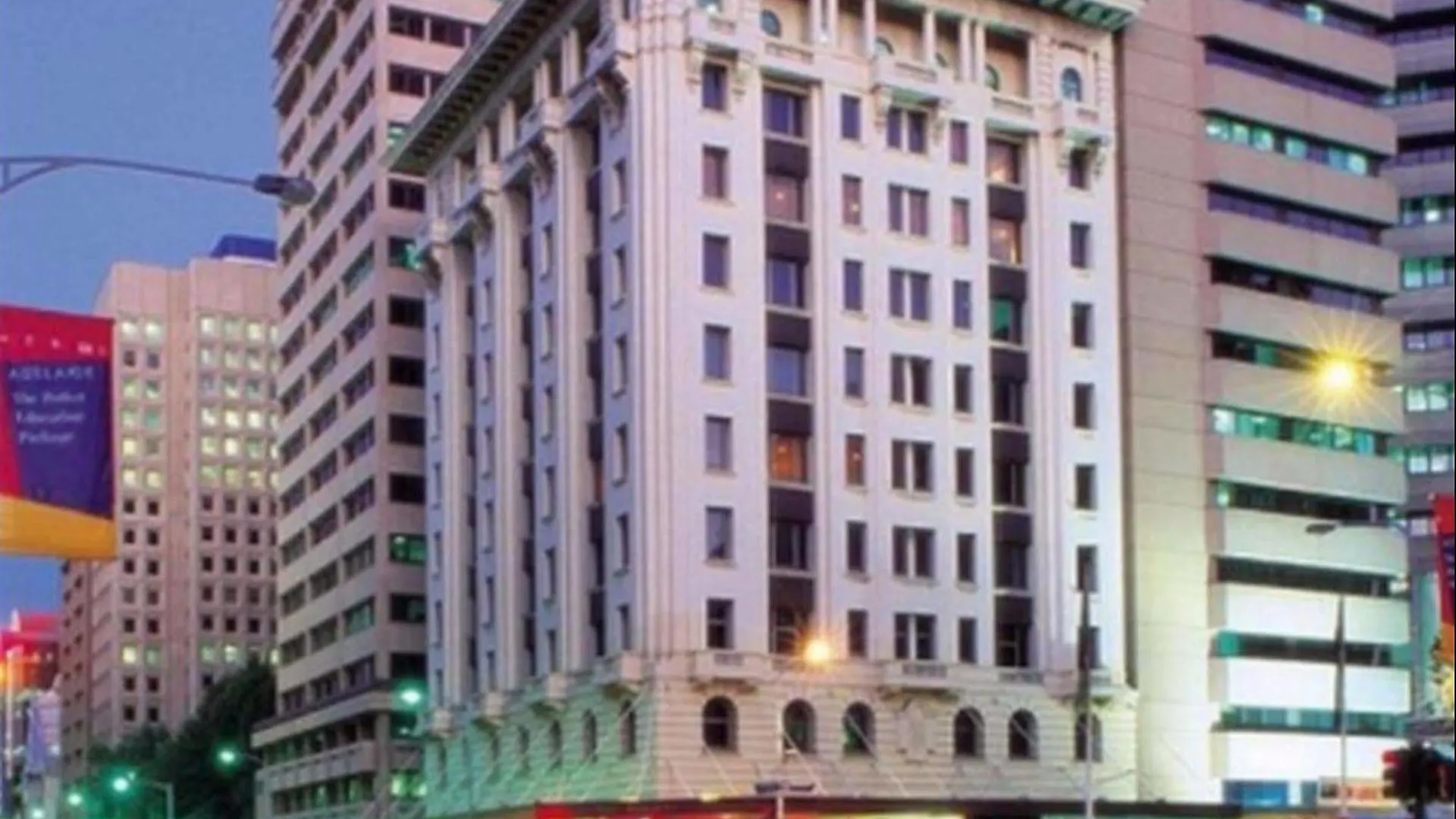 Quality Apartments Adelaide Central 4*,
